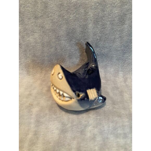 Artesania Rinconada Adult Smiling Shark 3-1/2" Blue Stoneware Clay Uruguay‎ - Picture 4 of 13